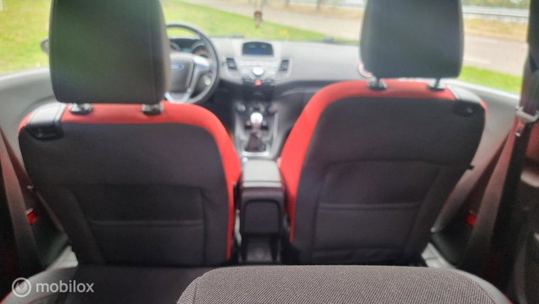 Vehicle Image 12