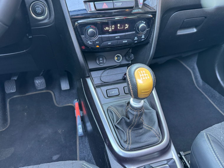 Vehicle Image 25