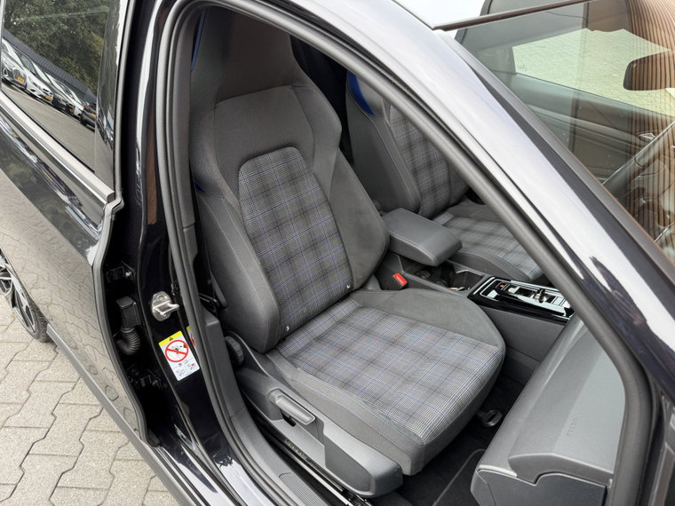 Vehicle Image 45