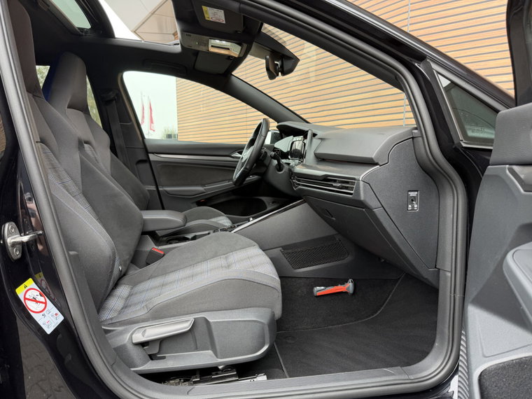 Vehicle Image 46