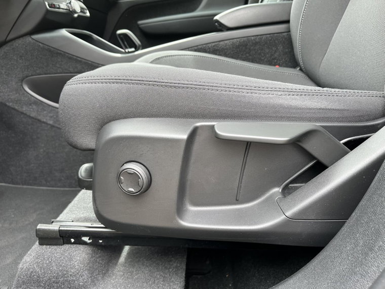 Vehicle Image 26