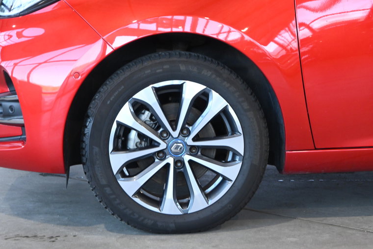 Vehicle Image 15