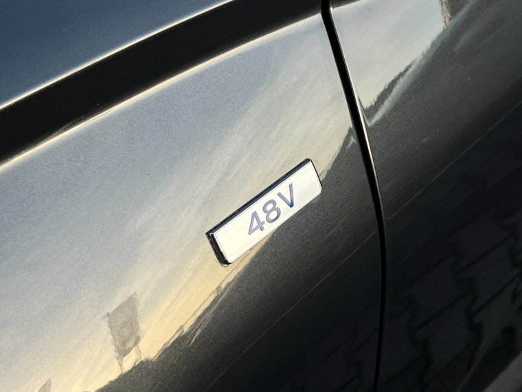 Vehicle Image 32