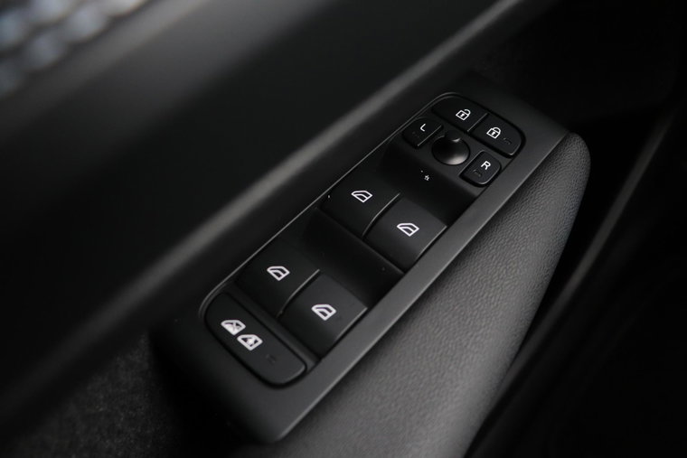 Vehicle Image 40