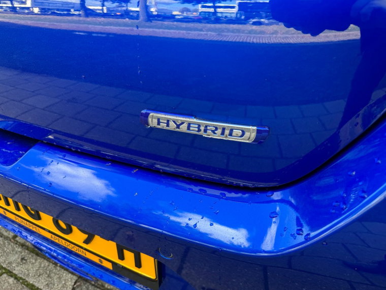 Vehicle Image 16