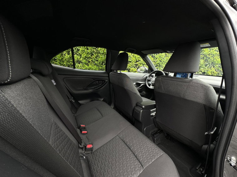 Vehicle Image 25