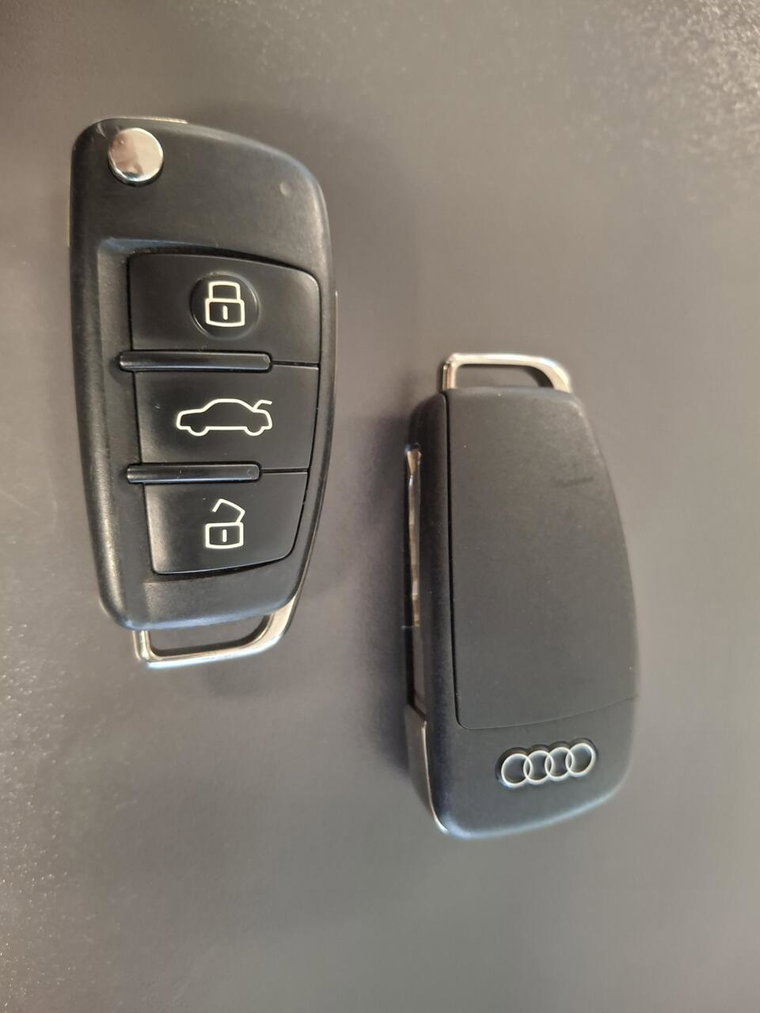 Vehicle Image 32