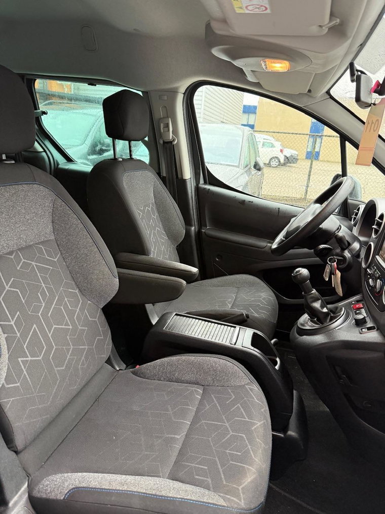 Vehicle Image 22