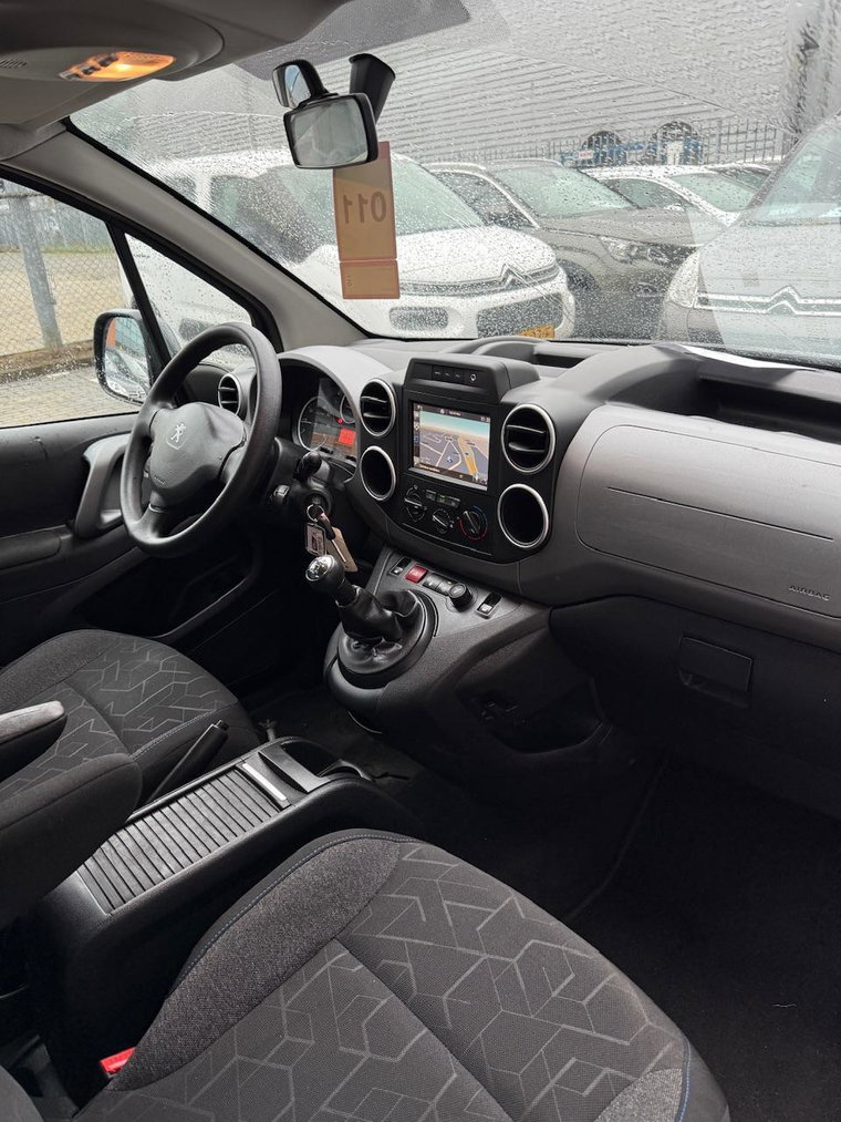 Vehicle Image 23