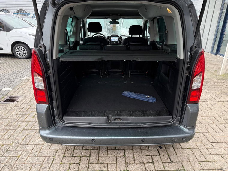 Vehicle Image 29