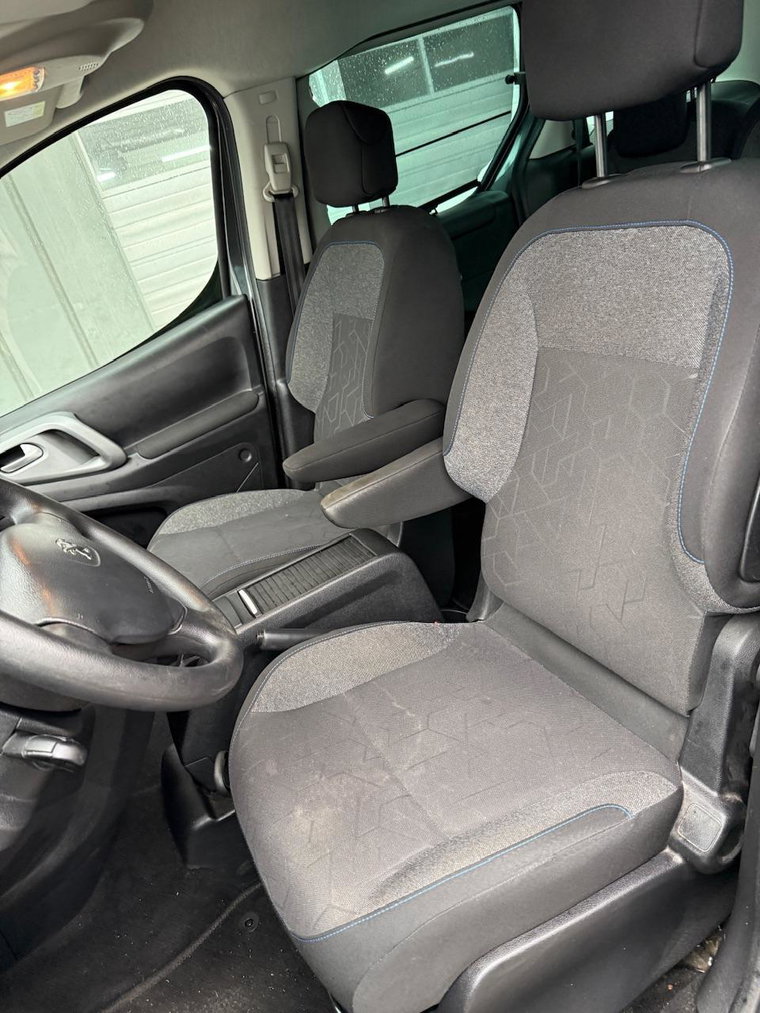 Vehicle Image 35