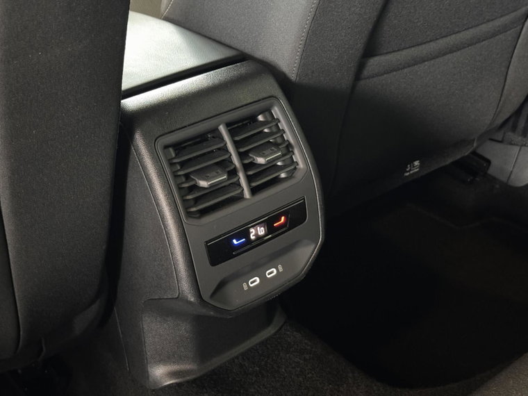 Vehicle Image 26