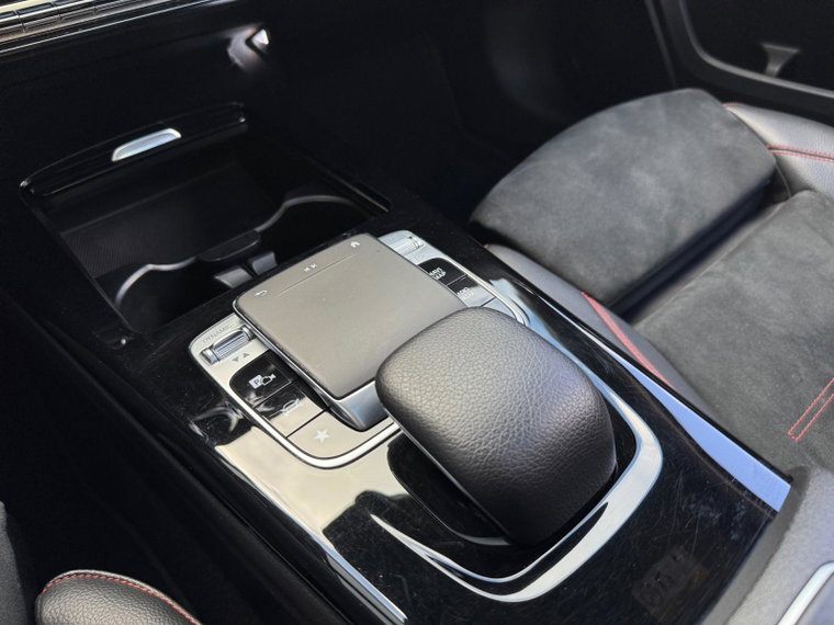 Vehicle Image 25
