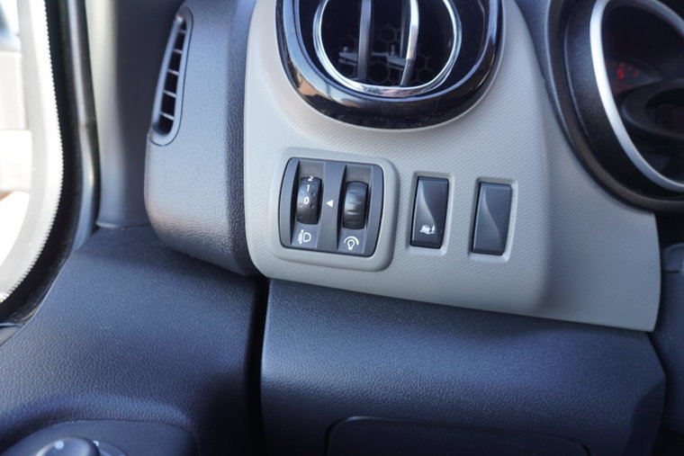 Vehicle Image 23