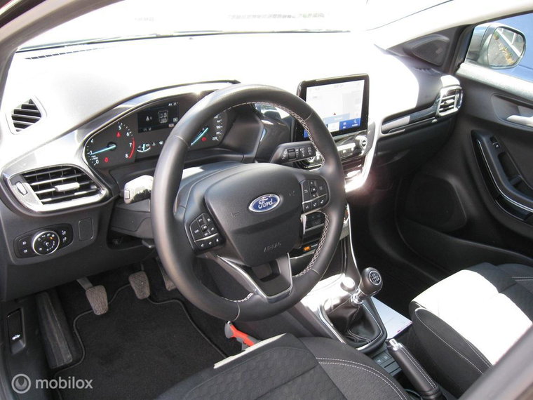 Vehicle Image 12