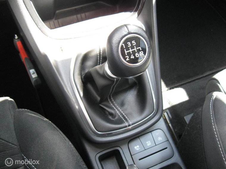 Vehicle Image 24