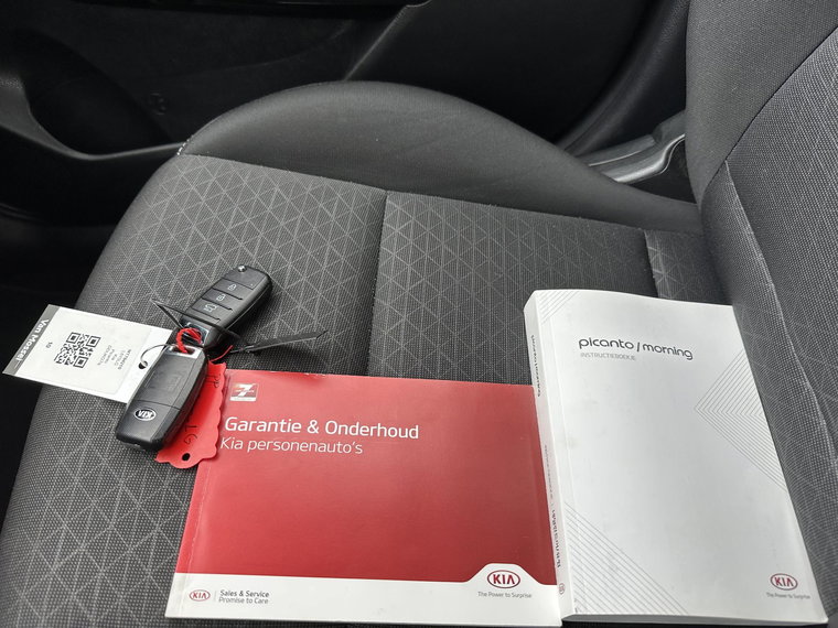Vehicle Image 25