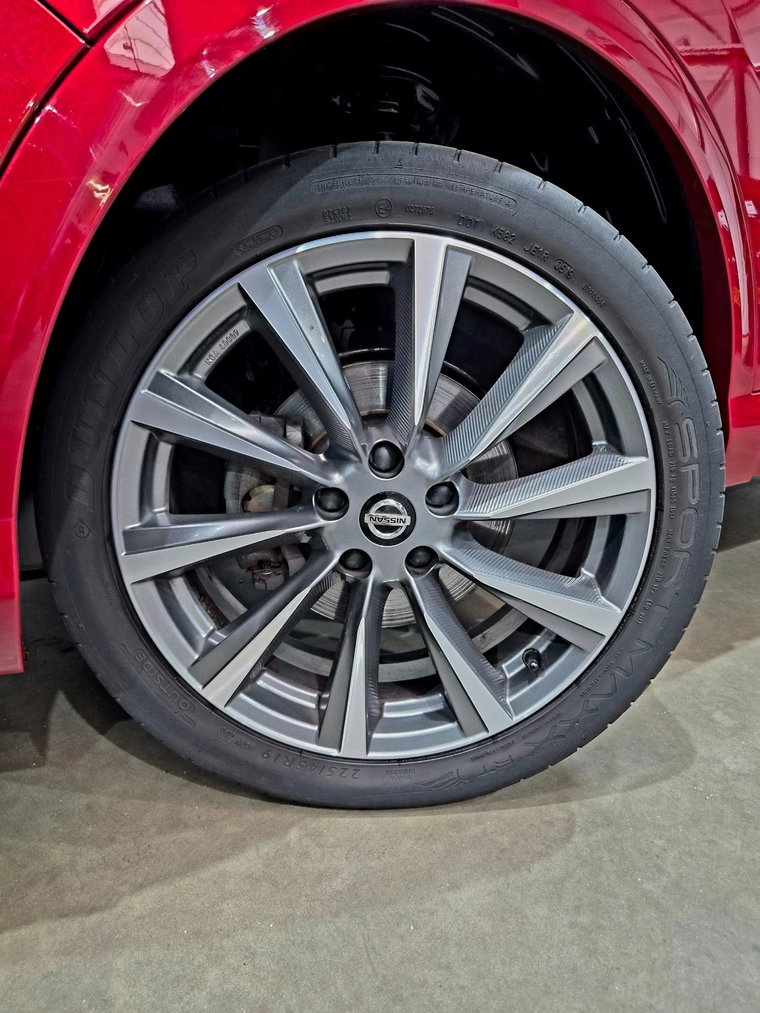 Vehicle Image 12