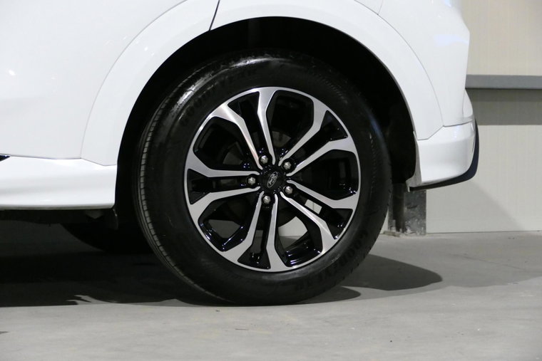 Vehicle Image 12