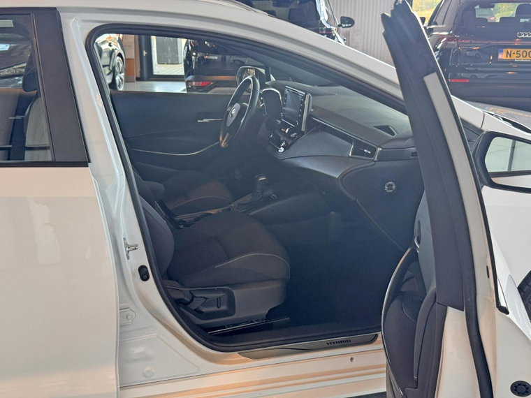 Vehicle Image 25
