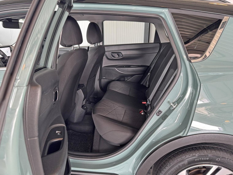 Vehicle Image 25