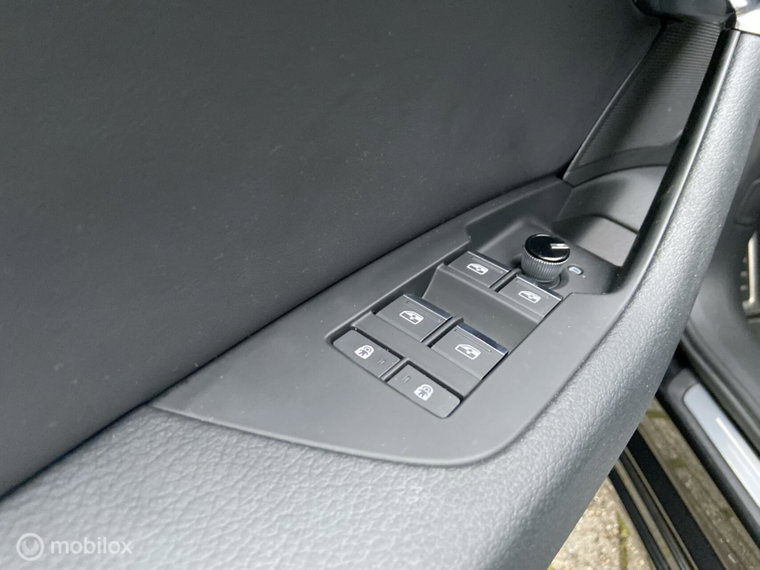 Vehicle Image 28