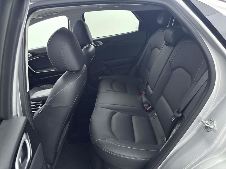 Vehicle Image 25