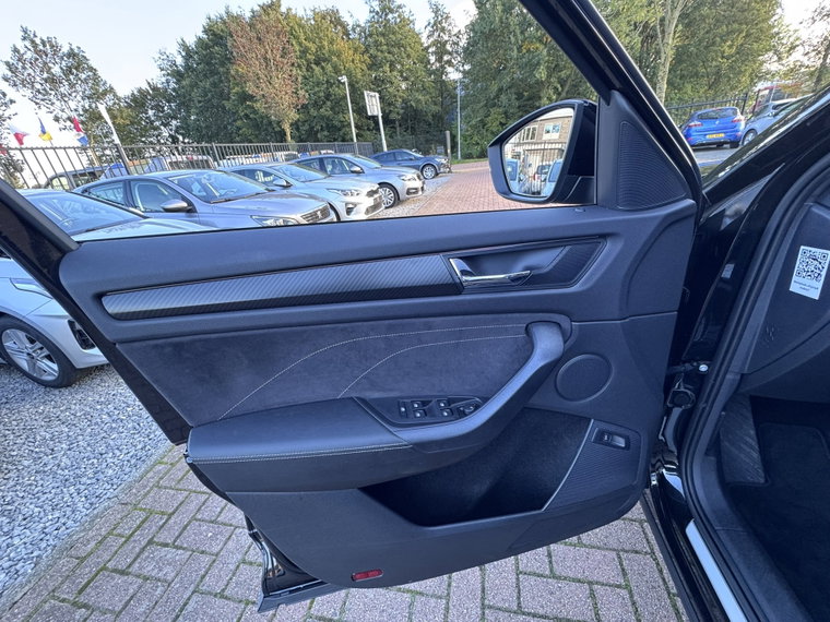 Vehicle Image 28