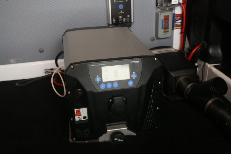 Vehicle Image 25