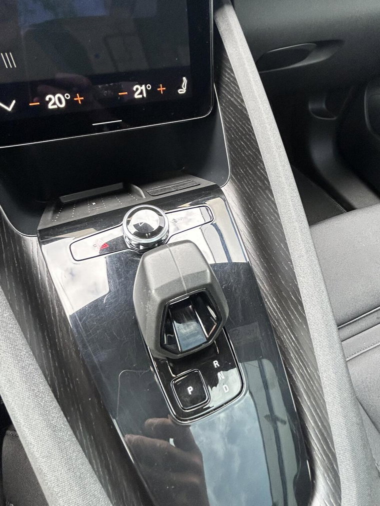 Vehicle Image 24