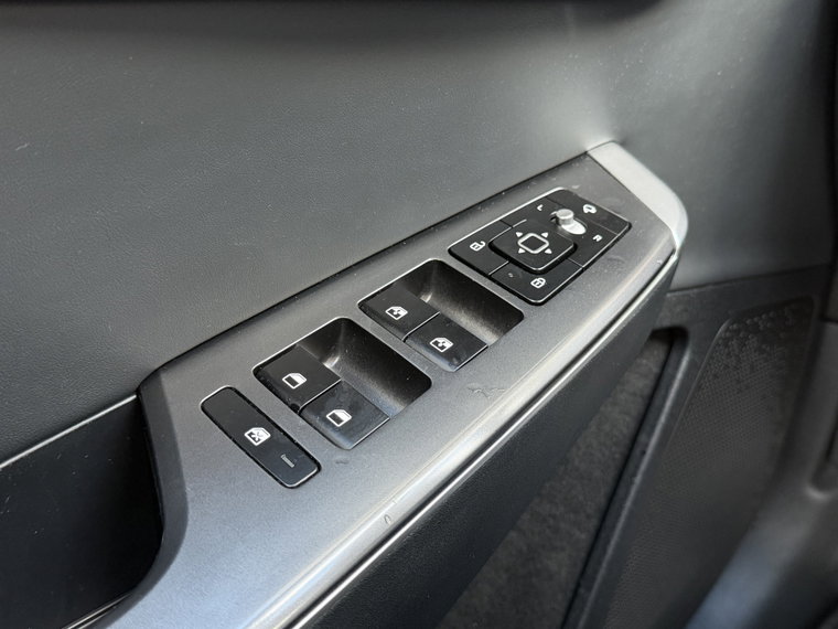 Vehicle Image 38