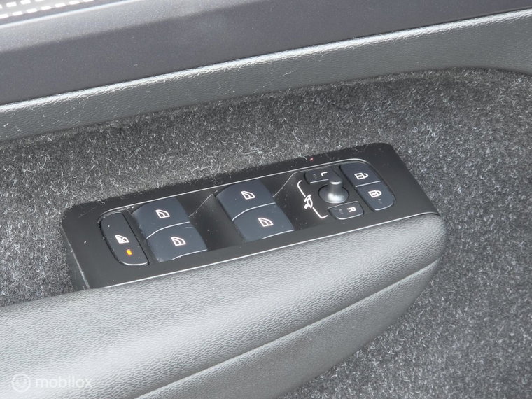Vehicle Image 29