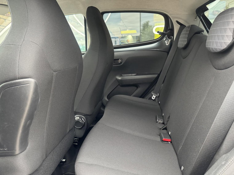 Vehicle Image 12