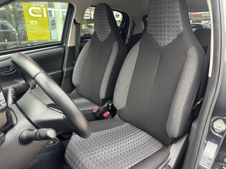 Vehicle Image 15