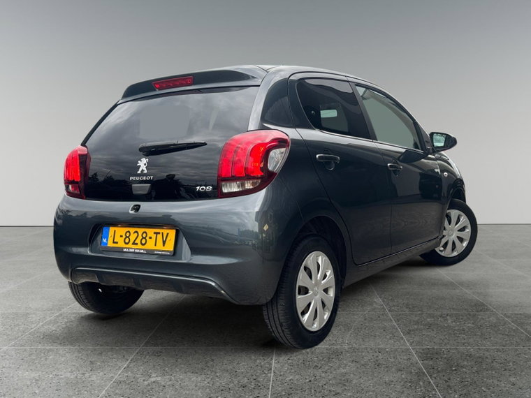 Vehicle Image 5