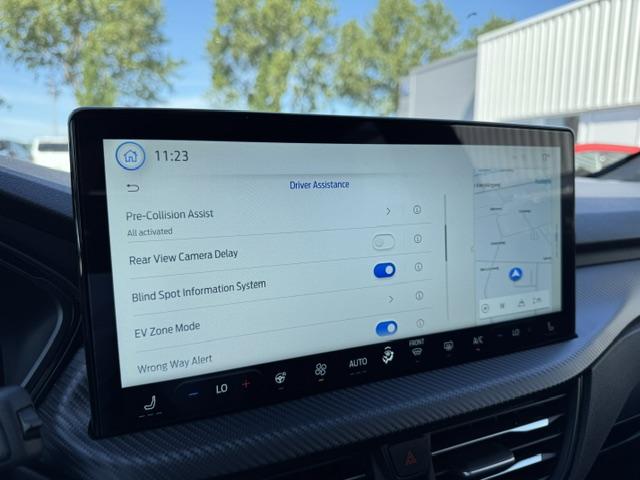 Vehicle Image 16