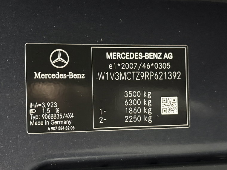 Vehicle Image 32