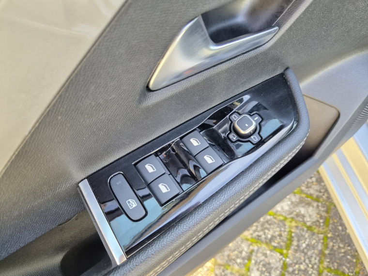 Vehicle Image 28