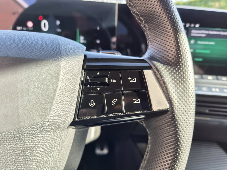 Vehicle Image 32