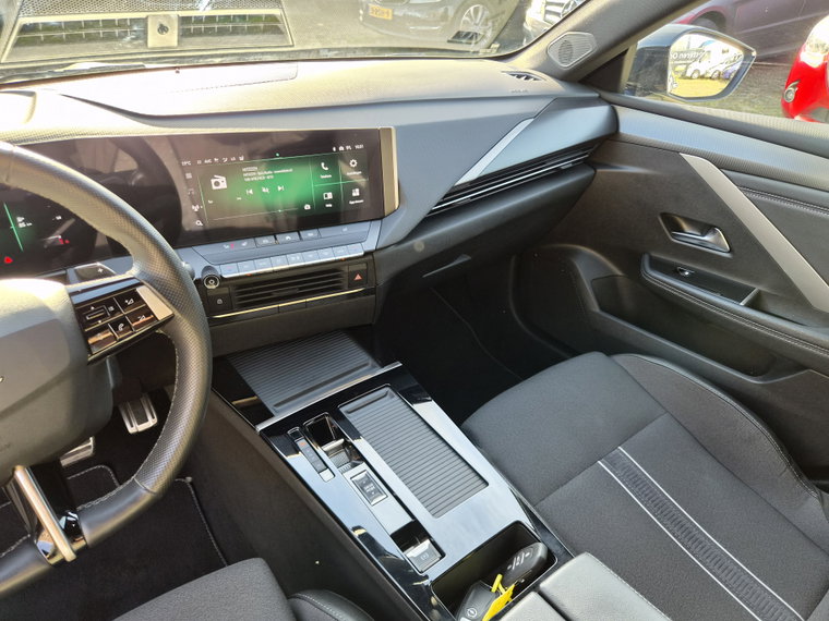 Vehicle Image 35