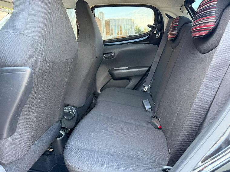 Vehicle Image 21