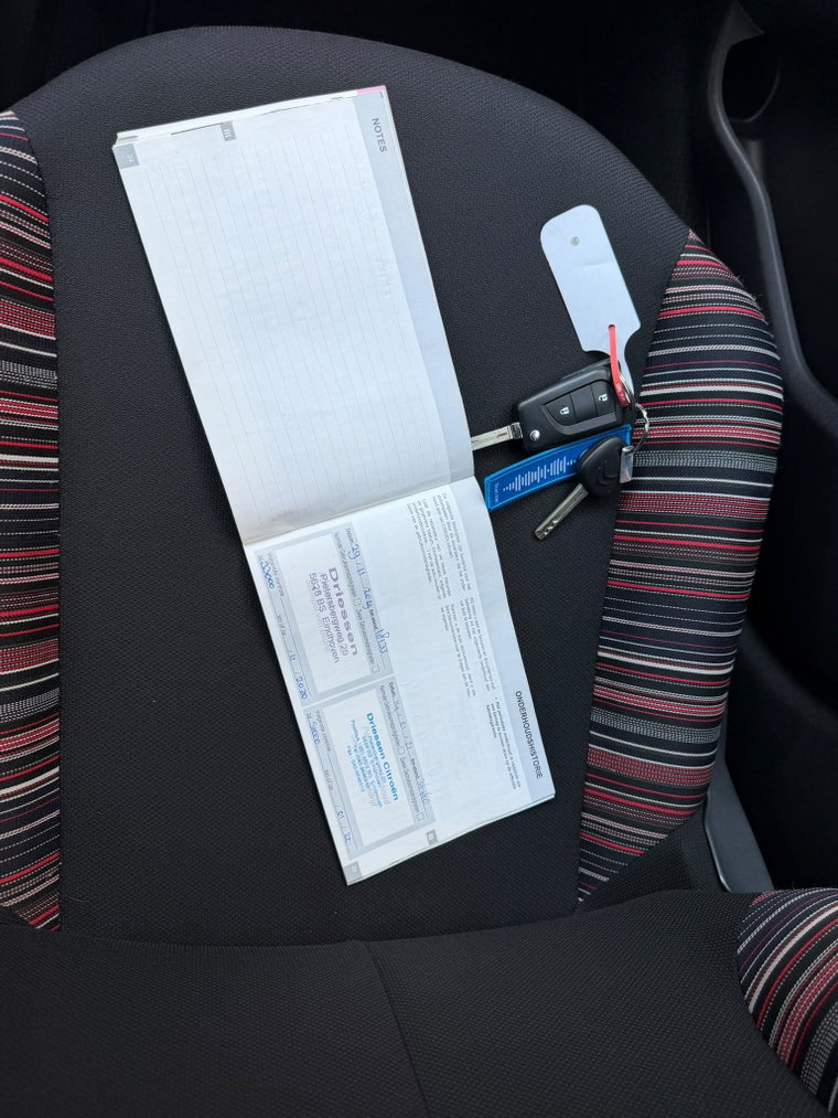 Vehicle Image 35