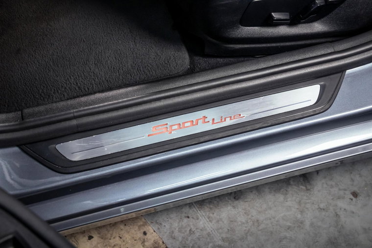 Vehicle Image 21