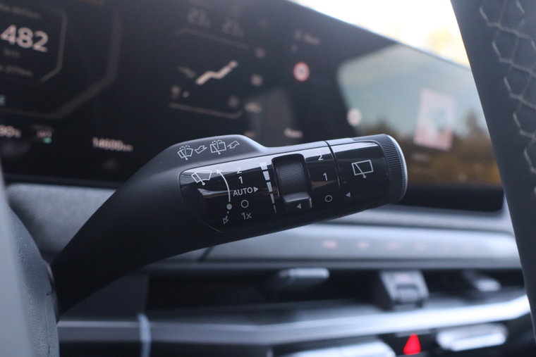 Vehicle Image 28
