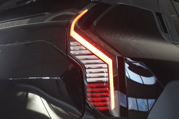 Vehicle Image 32
