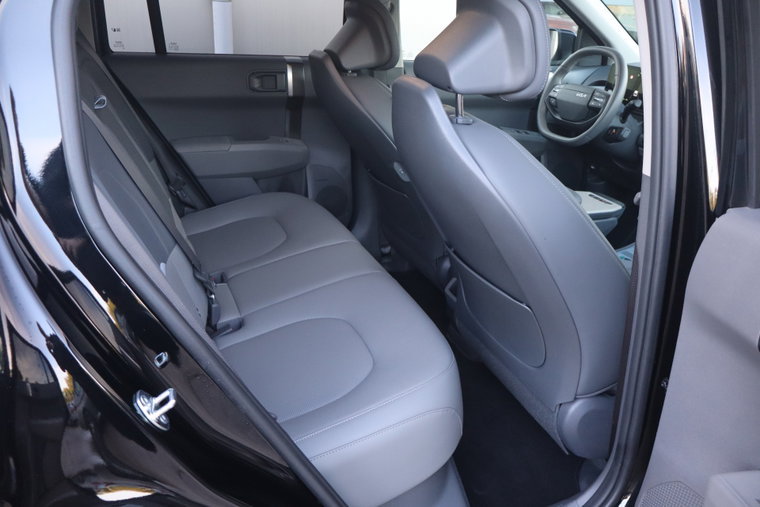 Vehicle Image 38