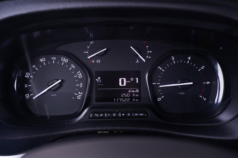 Vehicle Image 25