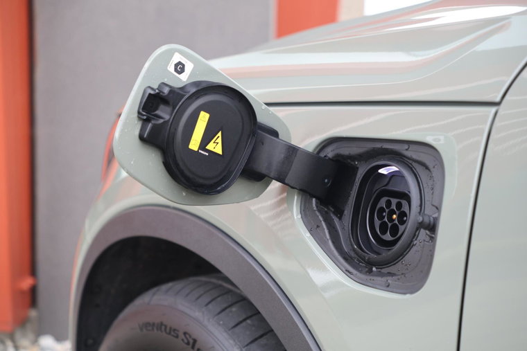 Vehicle Image 6