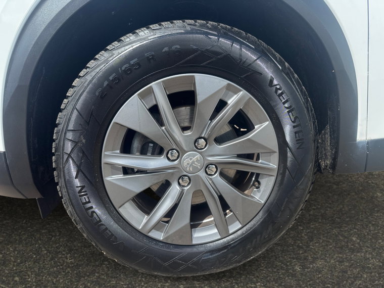 Vehicle Image 25