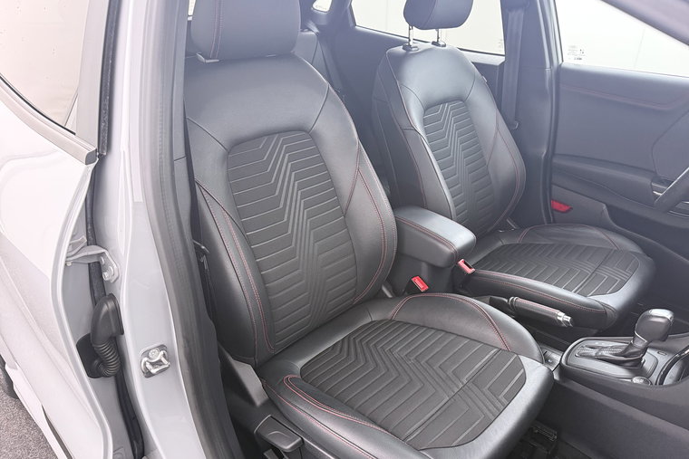 Vehicle Image 16